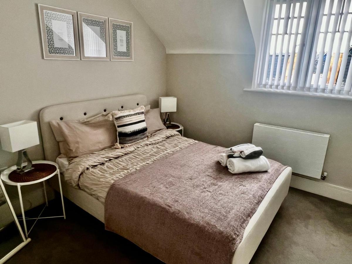 רדינג Lakeside Lux Bedroom With Parking, M4 Jct 11, Next To Train Station מראה חיצוני תמונה